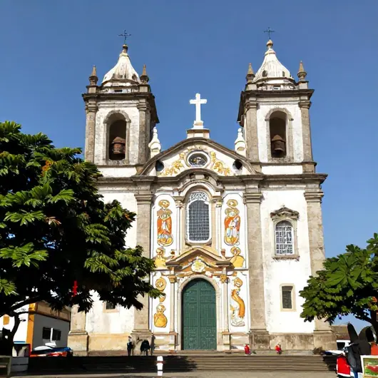 Basílica de Nazaré: Um Ícone da Fé em Belém