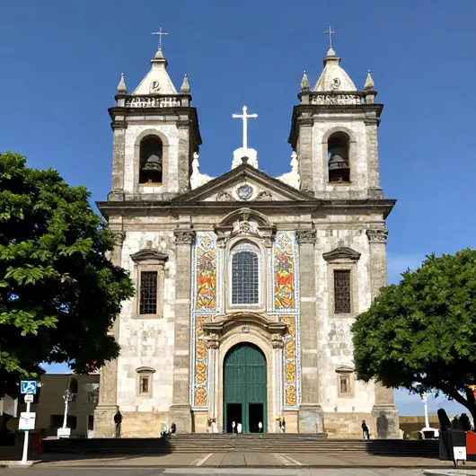 Basílica Santuário de Nazaré: Um Ícone de Fé e Cultura em Belém