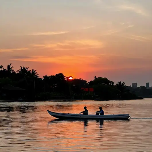 Descubra o Encanto do Pôr do Sol em Belém com Passeios de Barco