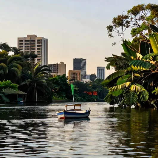 Explorando o Rio Guamá: Passeios de Barco em Belém