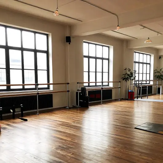 Explorando o Studio de Dança Plié