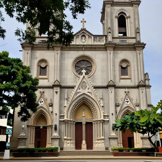 Explore a Igreja de São João Batista Explore a Igreja de São João Batista